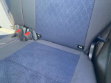 対応のチャイルドシートを簡単に取り付けれるISO FIX対応器具がついてます。