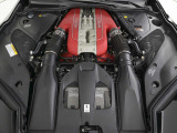 6.5L・V12自然吸気エンジンをフロントに搭載しております。