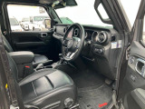 運転席側内装。