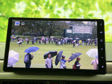 停車中に楽しめるTV機能が搭載されています。お気に入りの番組やニュースを、移動先でリラックスして視聴できます。待ち時間も有効活用できますね。