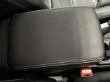 納車時のガラスコーティングはお勧めです。専門業者にて研磨作業を行い塗面を整えガラスコーティングを施工します。輝きが違います。