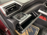 ダッシュボード周辺画像です。小物を置くのに便利な収納スペースです(^^♪