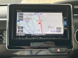 鮮明な地図表示で、目的地までスムーズに案内。渋滞情報もリアルタイムで確認できるので、運転の負担を軽減します。安心のカーナビゲーション。