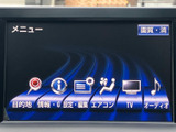 目的地や情報、設定、エアコン、テレビ、オーディオなどの項目が並び、必要なメニューを選びやすい画面です。各機能への入口が見渡せるため、日常の操作時にも使いたい項目を確認しやすい構成です。