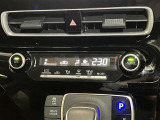 オートエアコンの温度設定等の操作スイッチです。外の天気や気温に合わせて車内を自分に合った温度設定にすることが出来るので快適なドライブが楽しめますよ!!