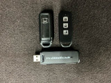運転席のスイッチで全てのウィンドウの開閉操作を行うことができます。ロックボタンをONにしておくと、運転席以外のウィンドウは作動しないのでお子様を乗せているときなども安心ですね♪