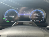 視認性の高いメーター類は、運転に必要な情報を的確に伝えます。運転状況を把握しやすく、安全運転をサポートします。