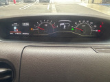 スポーティーなイメージのメーターを配置したインパネはスッキリとして近代的な雰囲気☆
