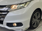 【LEDヘッドライト】悪天候や夜間走行時も良好な視界を確保し安心して運転できる高輝度LEDヘッドライトを装備!点灯速度が早く、消費電力も抑えられています。