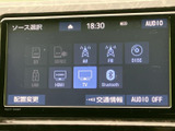 ラジオやディスク、テレビ、Bluetoothなど複数の音源を選択できる画面です。使いたいソースを表示から確認しやすく、音楽や情報を楽しみたい日常の移動に合わせて選べる便利な装備です。