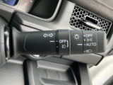 操作しやすいウインカーレバーで、安全に車線変更や右左折ができます。分かりやすい操作感で、運転をサポートします。