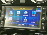 多彩な機能を備えたナビオーディオシステムです。目的地設定や各種設定も直感的に操作でき、快適なドライブをサポートします。音楽も楽しめます。