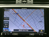道路や周辺の地名が画面に表示され、現在地周辺の位置関係を確認しやすい地図画面です。縮尺や表示切り替えの項目も備わり、目的地までのルートを把握したいときに役立ちます。