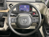 インテリアに合わせたデザインのステアリングは、運転される方のことも考え、運転しやすい形状、大きさです。是非一度、実際に触ってお確かめください。