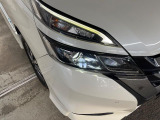 【LEDヘッドライト】悪天候や夜間走行時も良好な視界を確保し安心して運転できる高輝度LEDヘッドライトを装備!点灯速度が早く、消費電力も抑えられています。