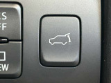 【パワーバックドア】ワンタッチでバックドアが開き、閉める場合もワンタッチで操作可能で便利性UPです☆運転席からも、スマートキーからの操作も可能です♪