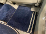 右リアフロアマットです。