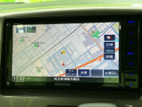 鮮明な地図表示で、目的地までスムーズに案内してくれます。初めての場所でも安心して運転できます。長距離ドライブにも最適です。