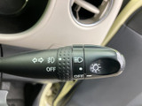 操作しやすい位置に配置されたウインカーレバー。スムーズな操作感で、安全な車線変更をサポートします。視覚的な確認も容易です。