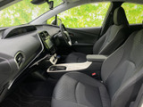 ドライバーズシートからの視界は良好。操作性にも優れ、運転に集中できます。快適なドライブをサポートする機能が満載です。清潔感も保たれています。
