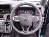 運転する方の体格に合わせてハンドルの高さを変えられるチルトステアリング。しっくりくる位置でハンドルを握れます。