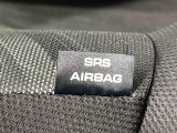 車両側方からの衝撃を緩和するSRSサイドエアバッグ(運転席/助手席)に加えて,SRSカーテンシールドエアバックも標準装備