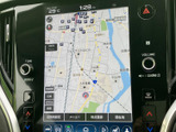 鮮明な地図表示で、目的地までスムーズに案内してくれます。運転に集中できる、頼れる相棒です。