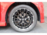 純正のアルミホイールが足元を飾ります!タイヤサイズは165/55R15を装備しております!