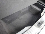 【トランク下収納スペース】収納スペースもたくさん確保しております。