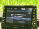 画面上でオーディオソースを選べるほか、電話機の登録を促す表示も確認できます。必要な案内を見ながら設定を進められ、日々の車内で使いやすい装備です。