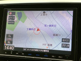 地図上に現在地や周辺の地名が表示され、目的地までの道筋を確認しやすいナビ画面です。画面内の表示を見ながら、慣れない場所へのお出かけにも活用いただけます。