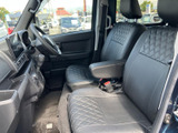 ドライバー視点からの眺めは良好。操作しやすい位置に配置されたスイッチ類も、運転をサポートします。快適な運転席です。