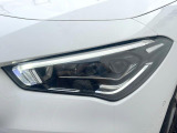 ●LEDヘッドライト:夜間走行時も良好な視界を確保し安心して運転できる高輝度LEDヘッドライトを装備!点灯速度が早く、消費電力も抑えられています。