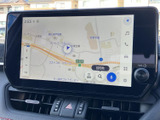 鮮明な表示で目的地までのルートをサポート。ナビゲーションシステムは、スムーズな運転を支援し、安心して目的地へ向かうことができます。