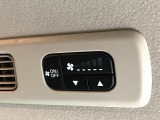 【リアクーラー】エアコンの風を後部座席まで届けてくれ、広い車内空間でも素早く快適な温度になります♪真夏に便利な機能です。