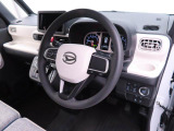 カップホルダーは運転席や助手席からちょうど手の届く位置です!!