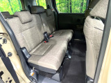 後部座席も気になるようなキズ・汚れやへたり等、大きなダメージはなく、良好な状態です。