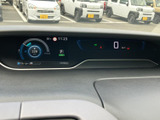 視認性の高いメーターで、運転に必要な情報を正確に把握できます。洗練されたデザインで、運転するたびに心地よい気分になります。快適な運転環境を提供します。