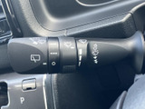 雨の日の運転をサポートするワイパーの操作は、スムーズに行えます。撥水機能付きワイパーで、視界をクリアに保ちます。