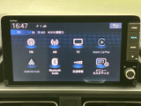 ラジオやテレビ、スマートフォン連携などの項目が画面上に並び、使いたい機能を選びやすい構成です。音楽や交通情報を活用でき、毎日の移動を便利にサポートします。