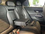 メルセデス・ベンツの定める厳しい基準をクリアしたお車のみをご案内させて頂きます。納車前整備はメーカー規定に基づき当店3Fの指定工場で入念に行なわれます。熟練のメカニックがお客様のお車を整備致します。