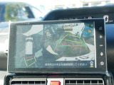バックモニター(黄色いガイドラインのお陰で、駐車がしやすいです。真上から見下ろしたアングル付きです)