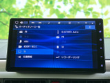 多彩なオーディオ機能で、ドライブがさらに楽しくなります。CDやラジオに加え、Bluetooth接続も可能です。お好みの音楽を車内で満喫しましょう。