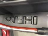 パワーウィンドウスイッチで運転席から全席の窓の開閉ができます♪