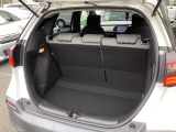 トランクの広さは、どうです、たくさんの荷物が積めますよ。