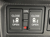 【両側パワースライドドア】スマートキーや運転席のスイッチで後席両側スライドドアの開閉が可能♪電動だから力を入れてドアを開ける必要が無く、小さなお子様でも簡単に開け閉めでき快適です♪