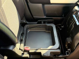 助手席シートアンダーボックス