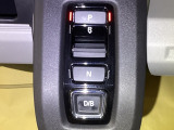 エレクトリックギアセレクターは、後退するRは引き、前進するD/Bは押す、感覚にマッチした操作感。くだり坂や前走車との車間をキープしたいときなどは、ワンプッシュでBレンジに切り替えられます。
