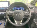 インテリアに合わせたデザインのステアリングは、運転される方のことも考え、運転しやすい形状、大きさです。是非一度、実際に触ってお確かめください。