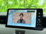 停車中にテレビ番組を視聴でき、休憩時間や待ち合わせの合間にも楽しめます。画面が見やすく、操作部もまとまっているため扱いやすさも魅力。お出かけ先でのひとときを快適に過ごせる装備です。